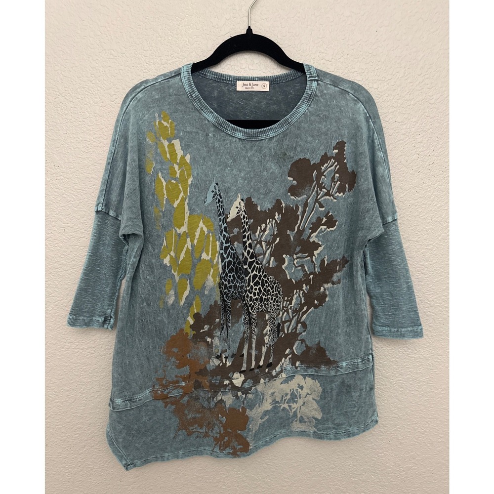 Jess & Jane Top Blue Mineral Wash Giraffe Graphic Asymmetric Small Lagenlook